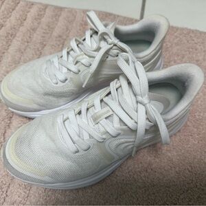 Lululemon white Blissfeel run 2 ,size 7